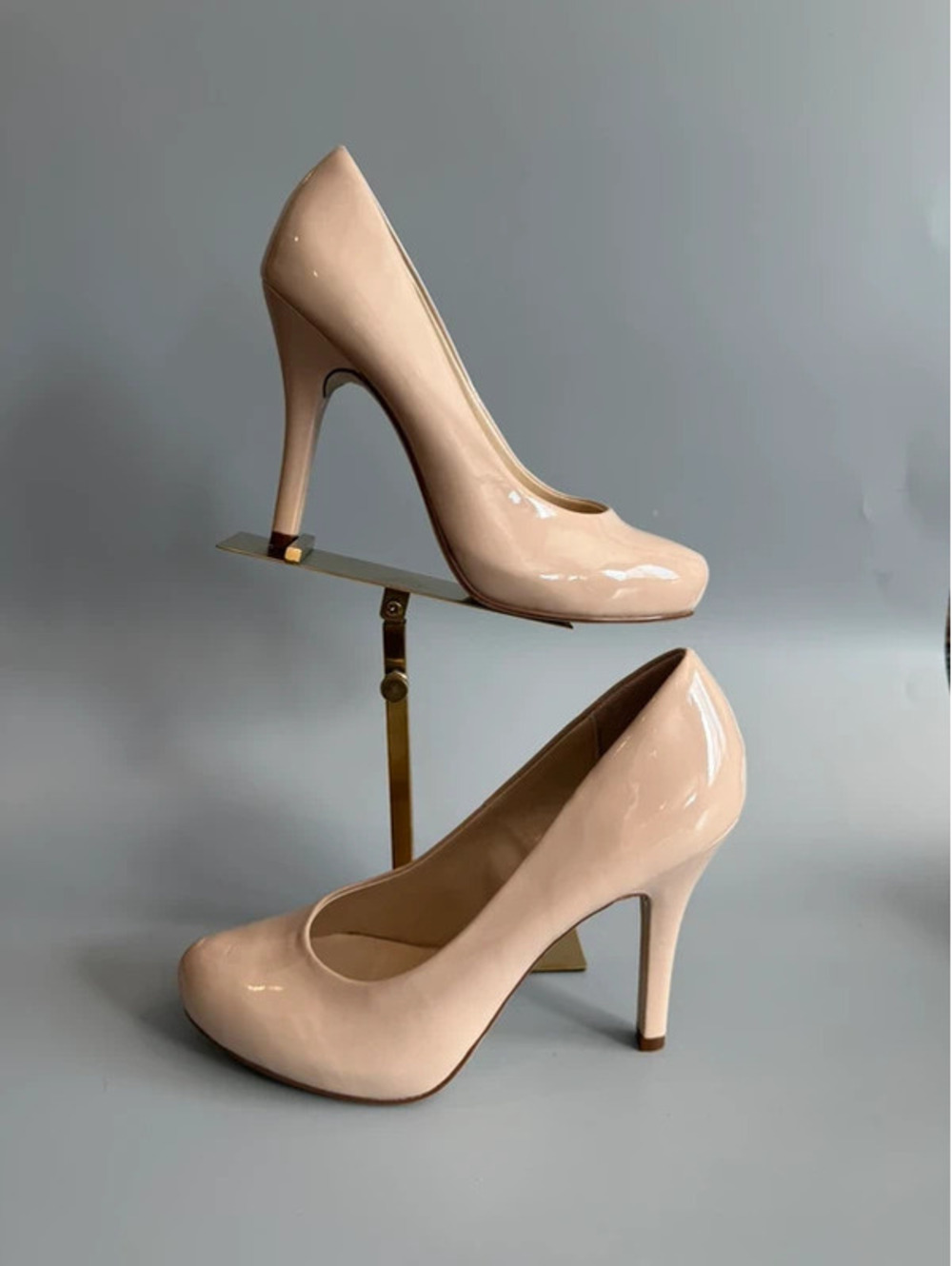 Nude color patent pump. Size 7.
